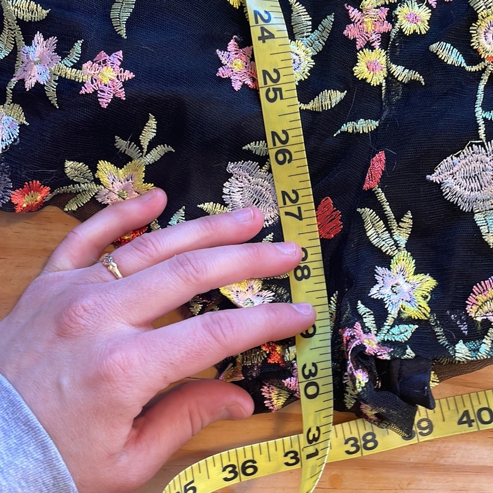 Embroidered romper - Picture 6 of 6